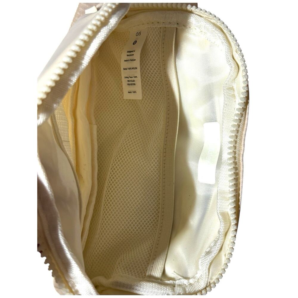 Lululemon Everywhere Belt Bag 1L White Opal - Picture 2 of 16